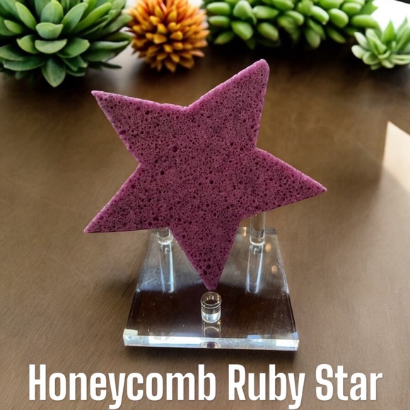 Honeycomb Ruby Star ⭐️ Carving w/Stand NWOT
